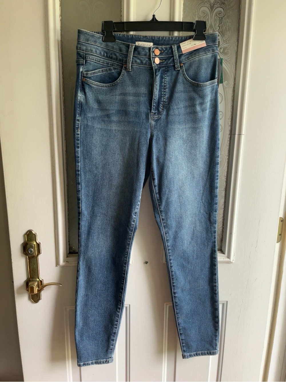 NWT Maurices Everflex Super Skinny Jeans Women’s 12 Regular Medium Wash Stretch